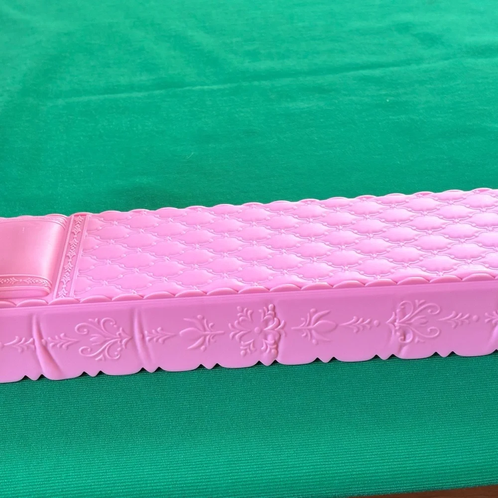 Disney Frozen 2 Ultimate Arendelle Castle Anna's Bed Pink White Headboard HTF - Picture 3 of 6